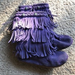 Minnetonka mocassins 3-Layer Fringe Boot